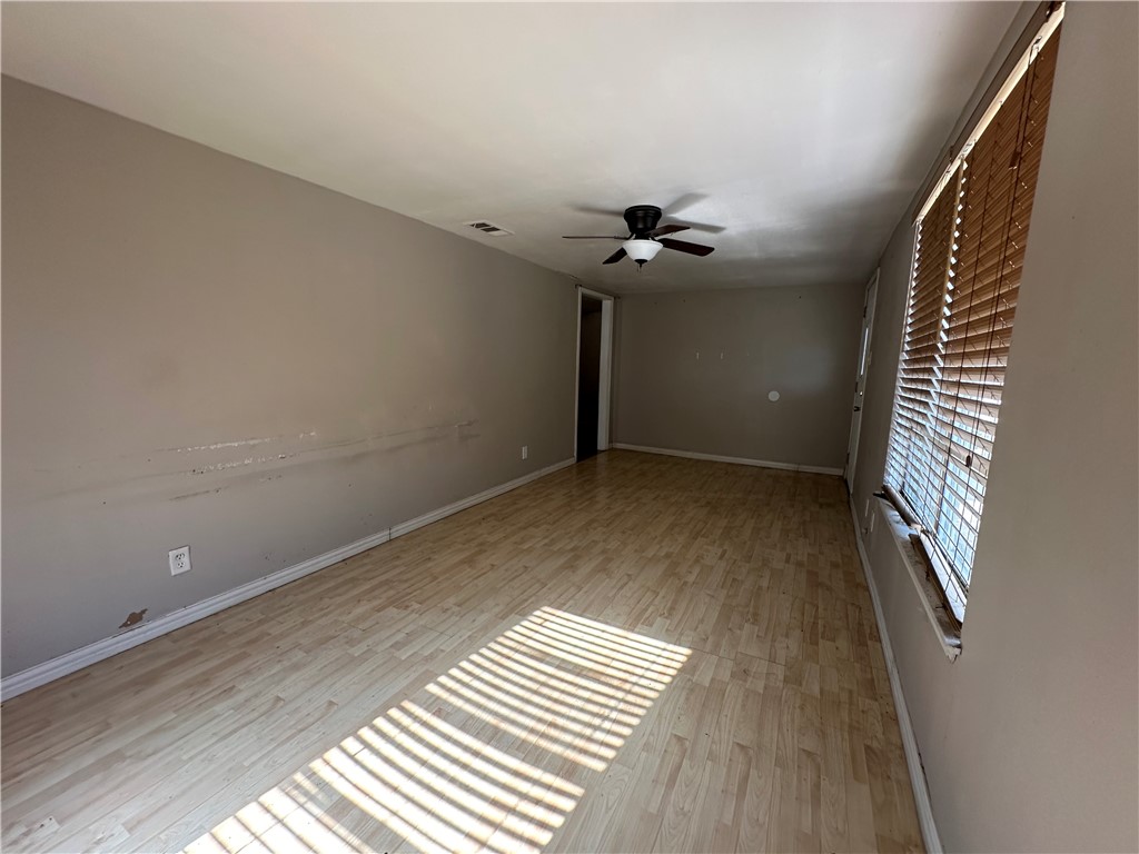 1206 W Powell St Property Photo 4