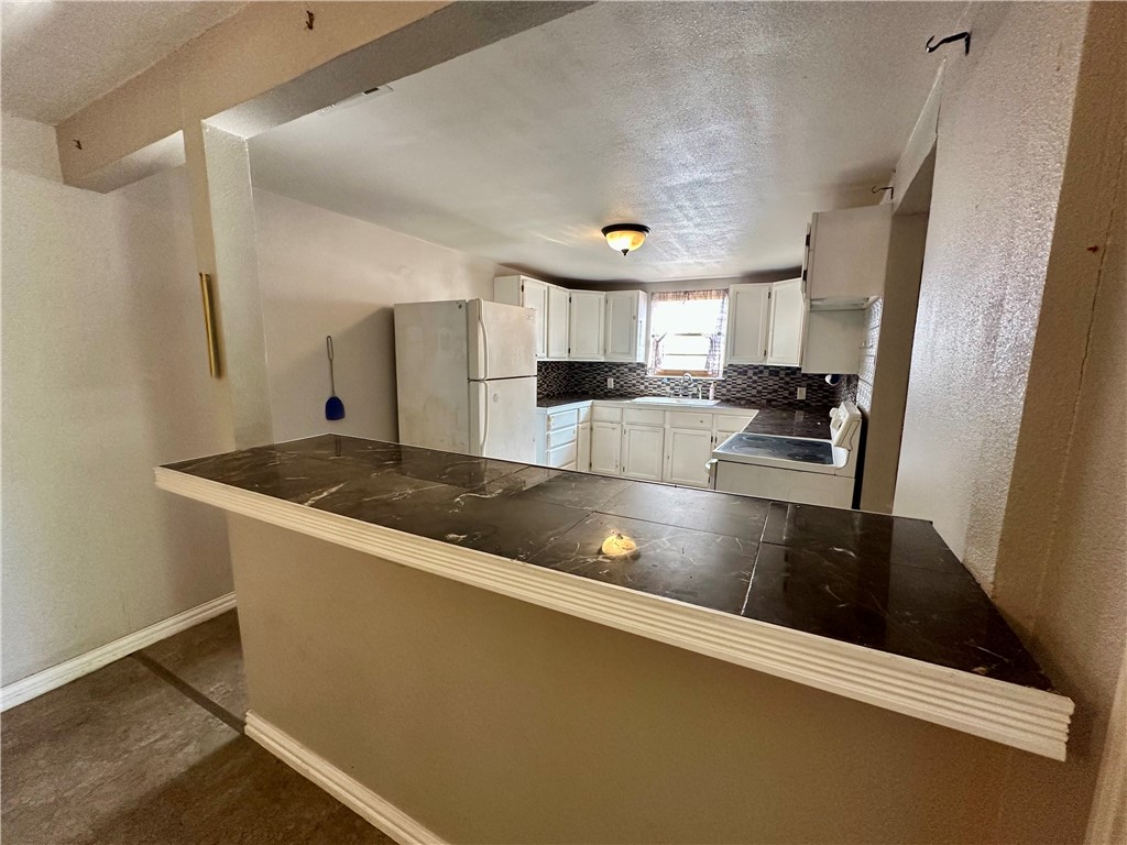 1206 W Powell St Property Photo 9