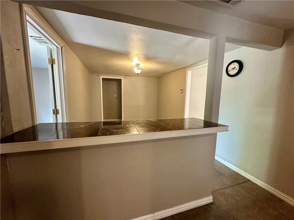 1206 W Powell St Property Photo 10