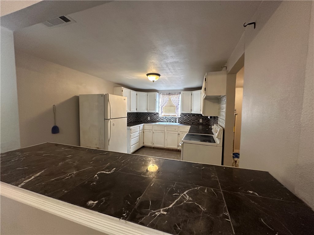 1206 W Powell St Property Photo 12