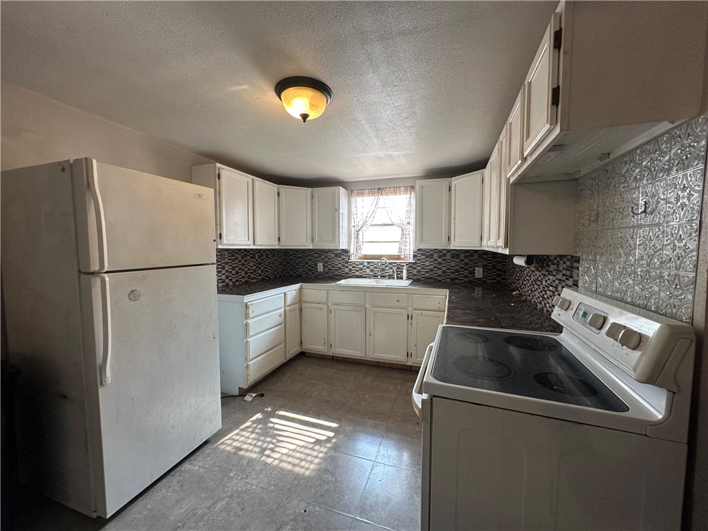 1206 W Powell St Property Photo 14