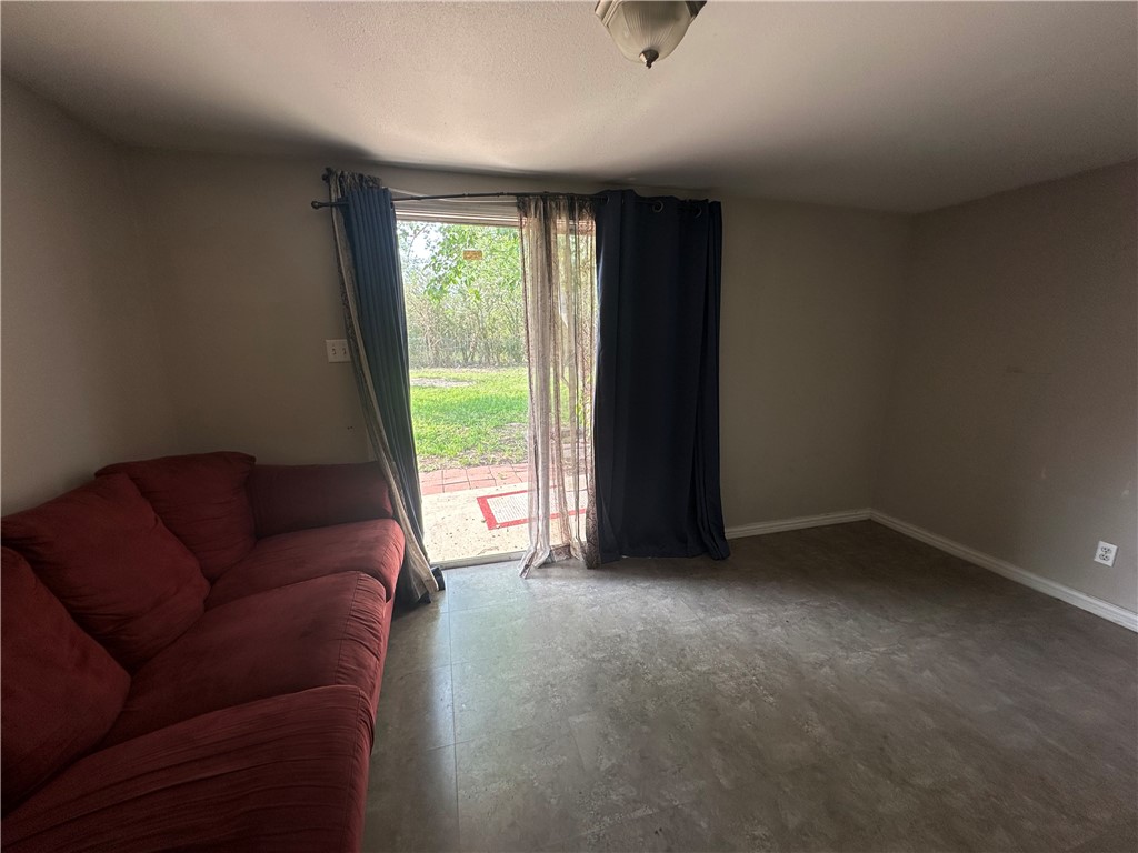 1206 W Powell St Property Photo 17