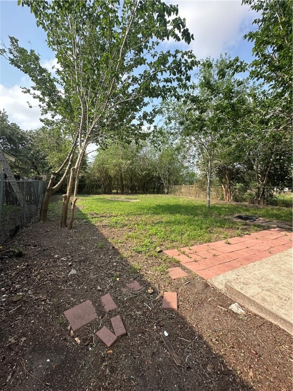 1206 W Powell St Property Photo 27