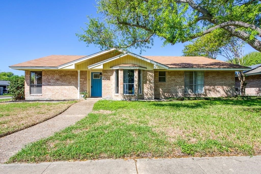 302 Poesta Dr Property Photo 1