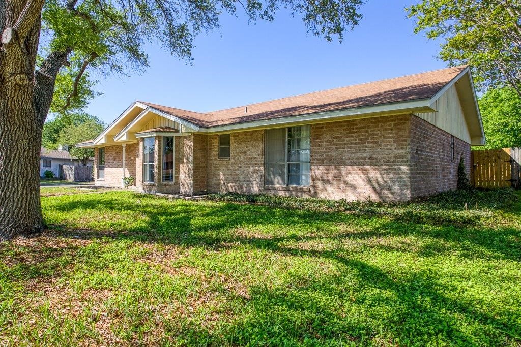 302 Poesta Dr Property Photo 2