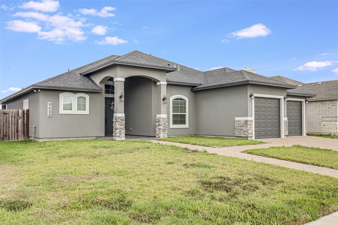 9426 Spanish Oak Dr Property Photo 2