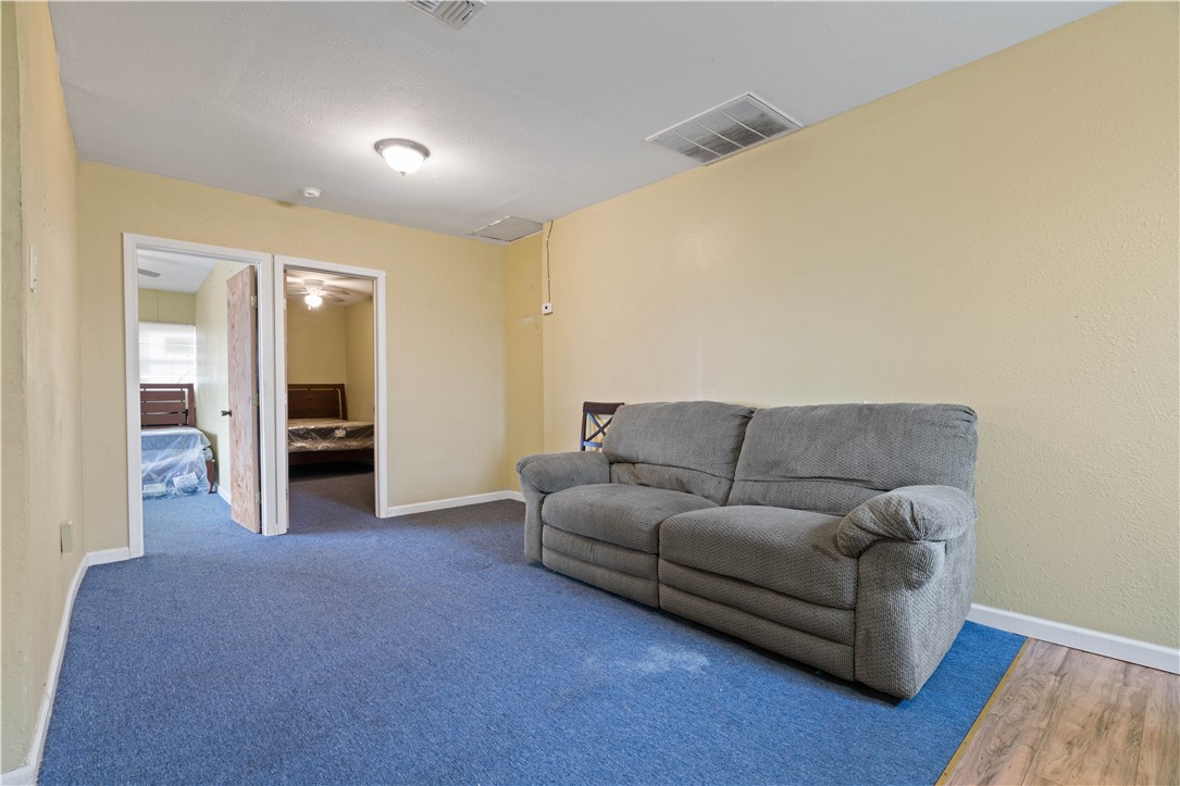 1616 Marshall St A Property Photo 5