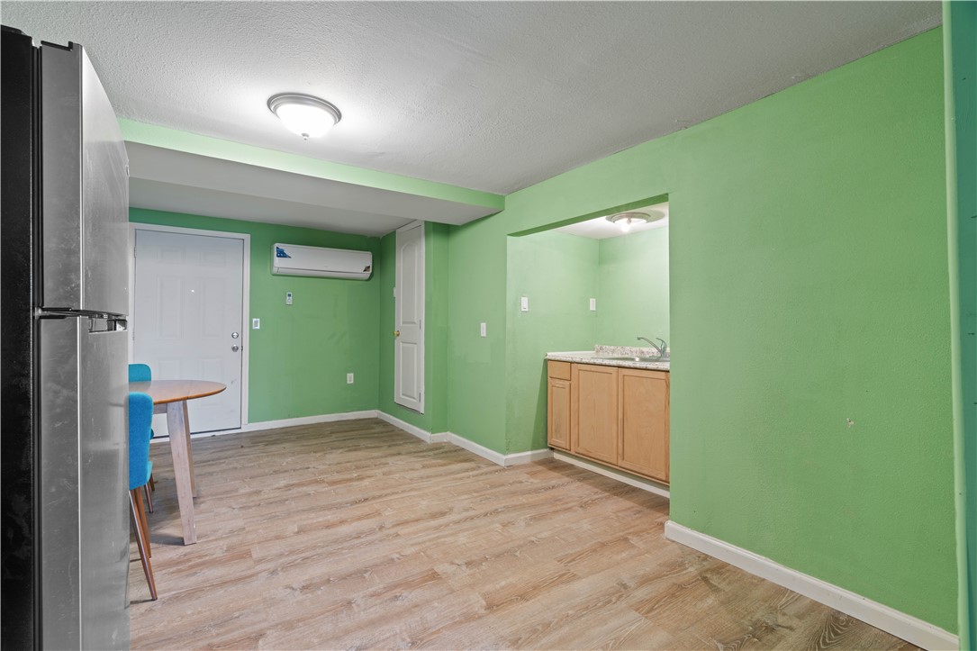 1616 Marshall St C Property Photo 6