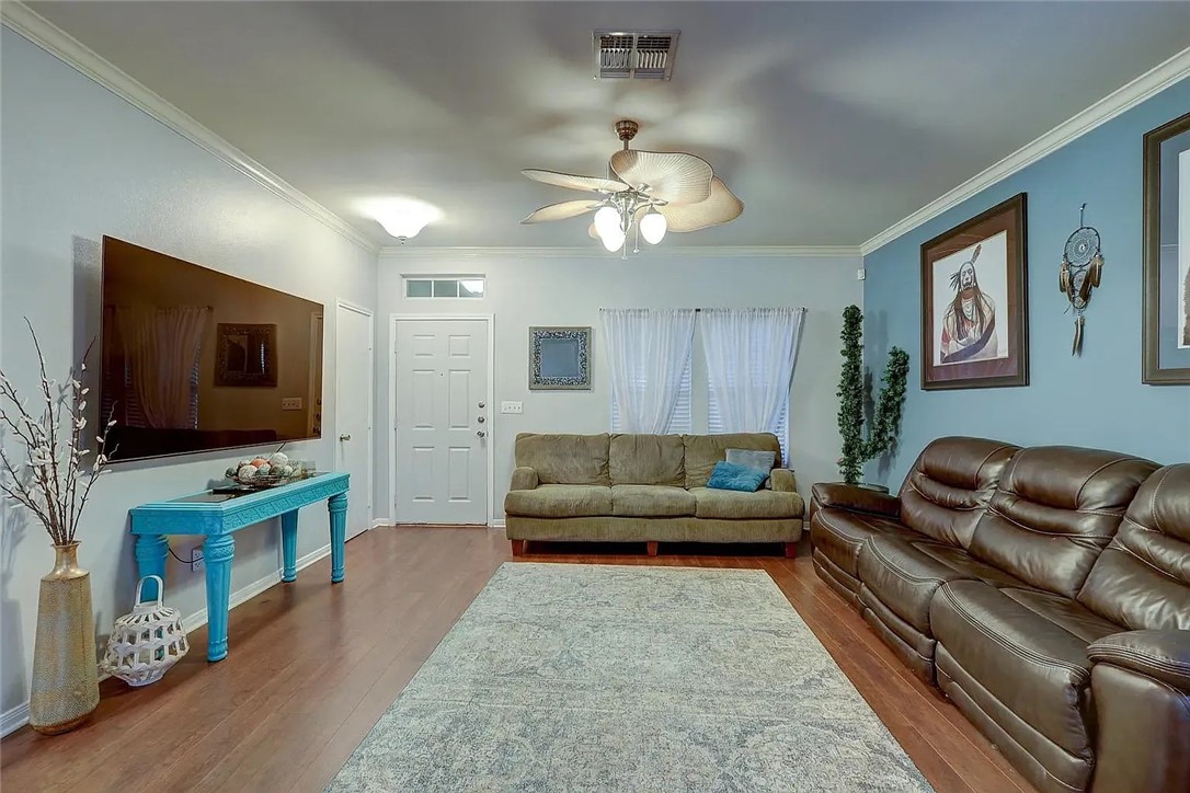 3013 Las Brisas St Property Photo 4