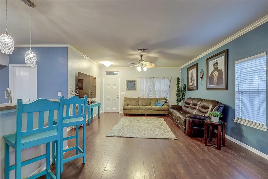 3013 Las Brisas St Property Photo 5