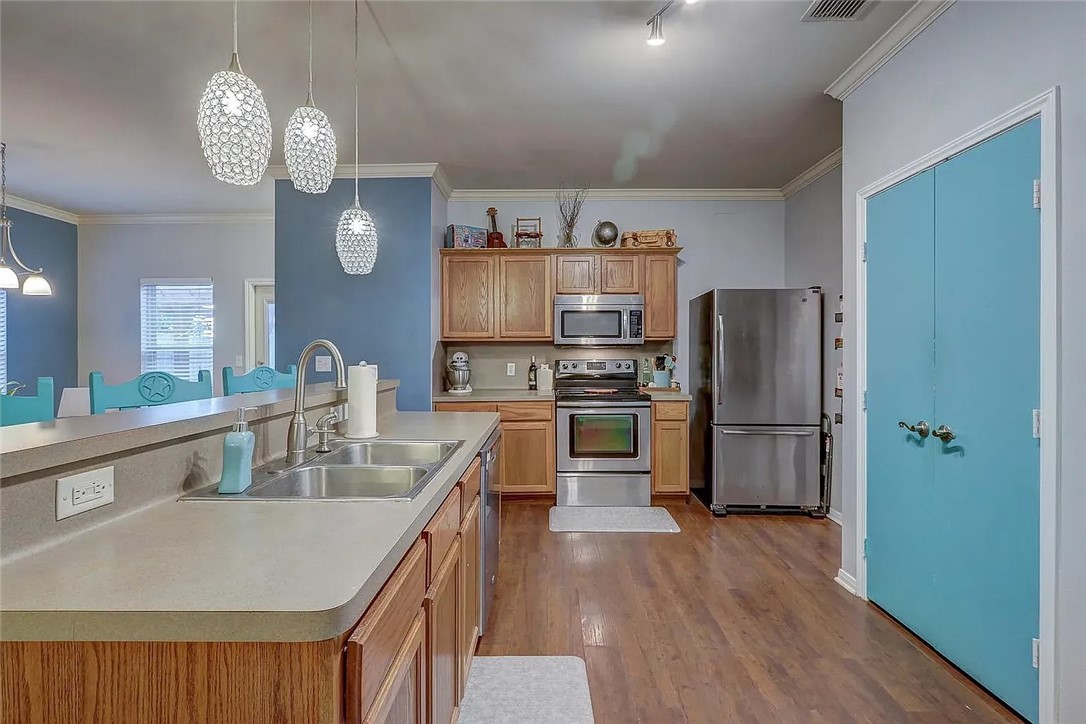 3013 Las Brisas St Property Photo 8