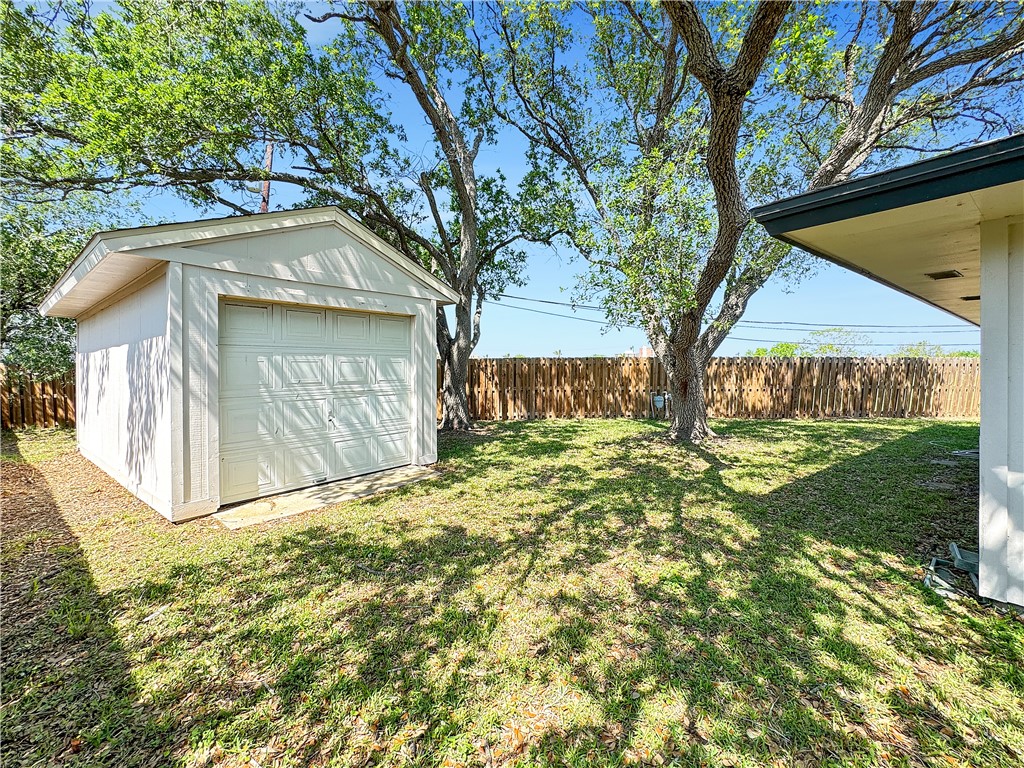 414 Sharon Dr Property Photo 40