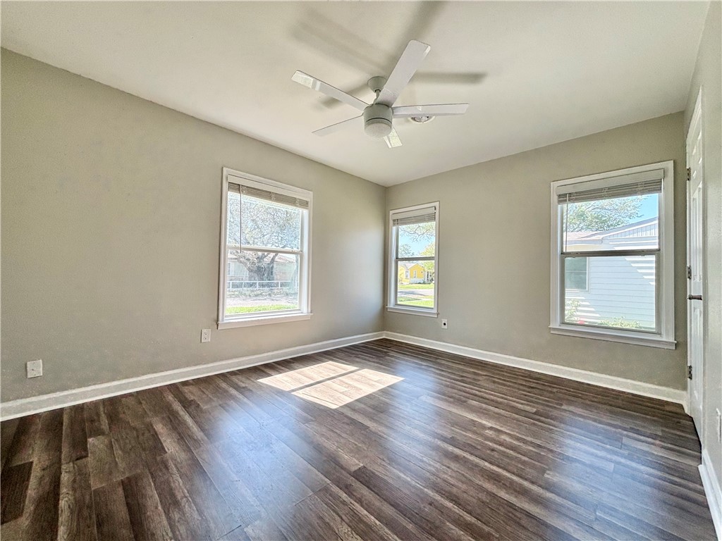634 Mc Call St Property Photo 18