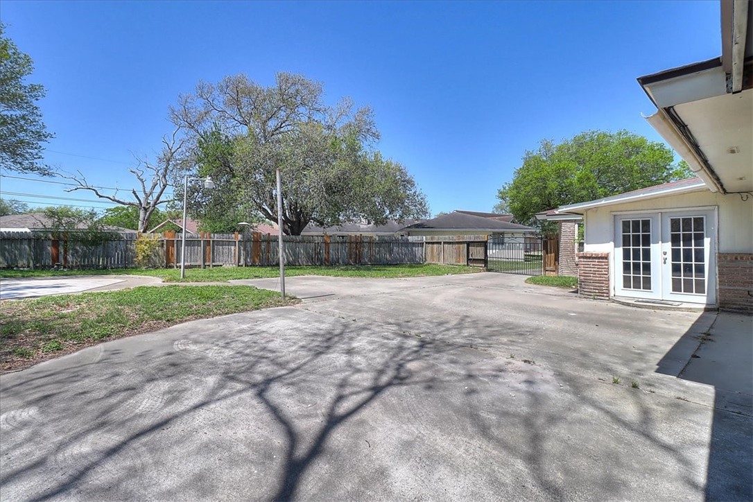 3817 Dunbrook Dr Property Photo 38