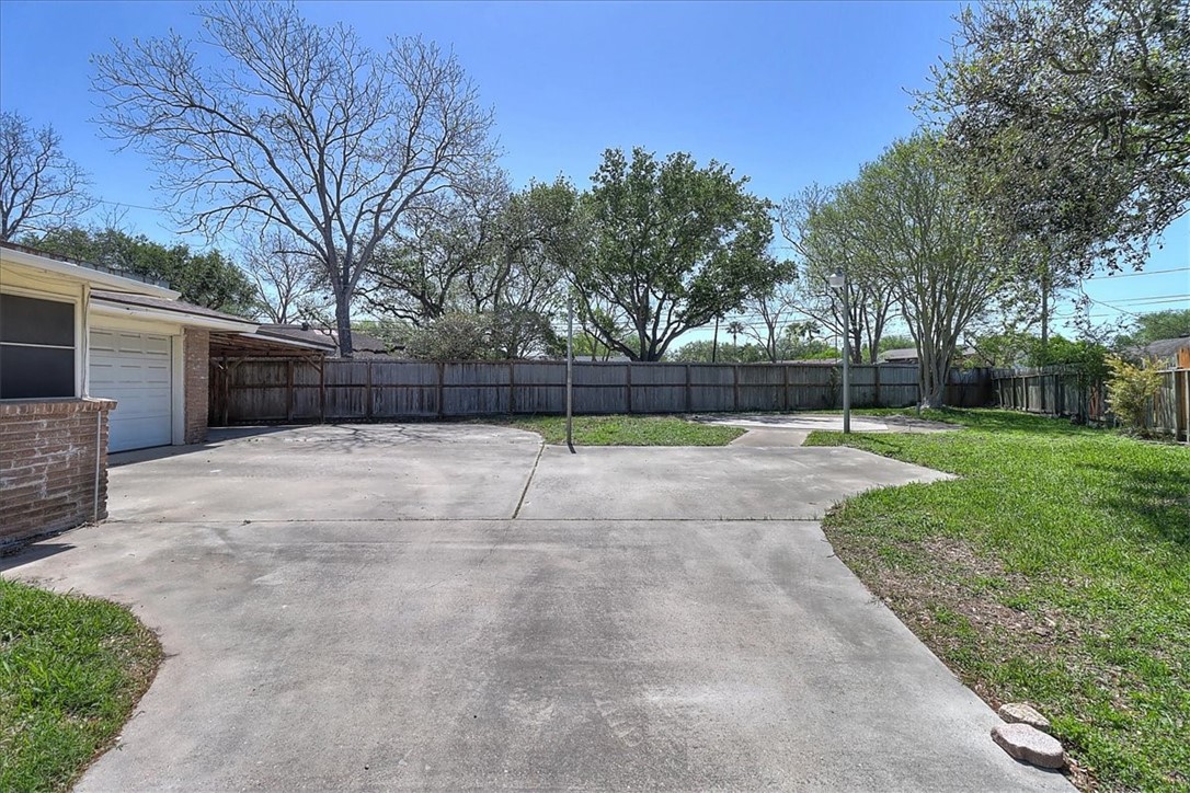 3817 Dunbrook Dr Property Photo 39