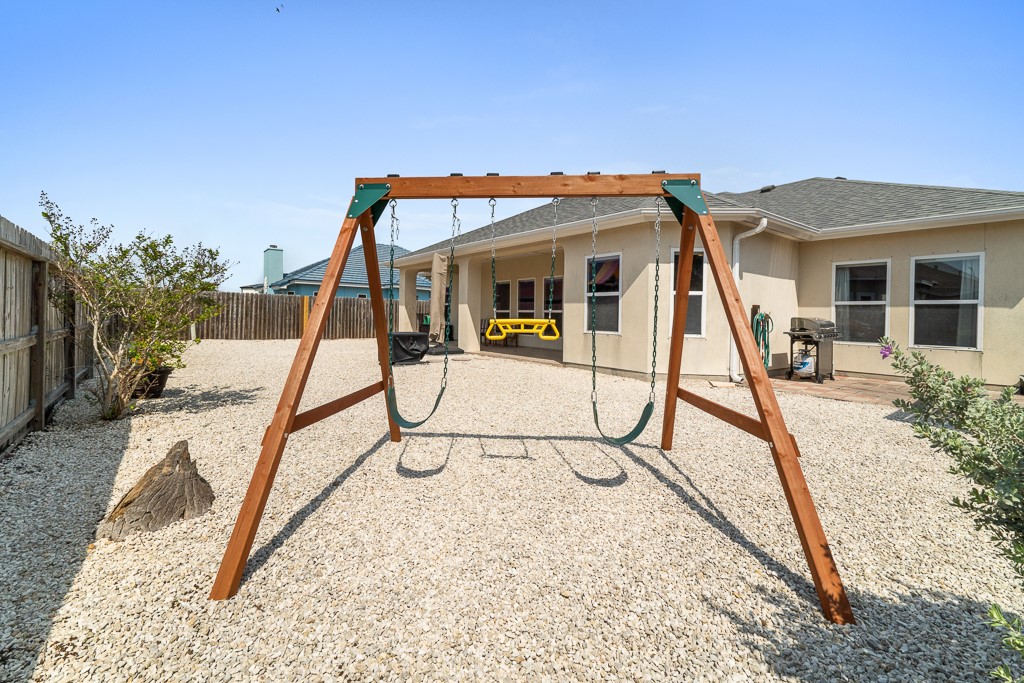 15821 Vincent Dr Property Photo 32