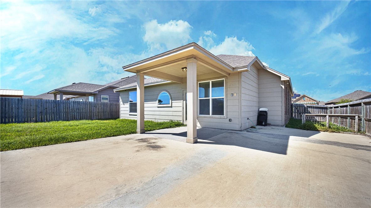 2272 Tallow Dr Property Photo 24