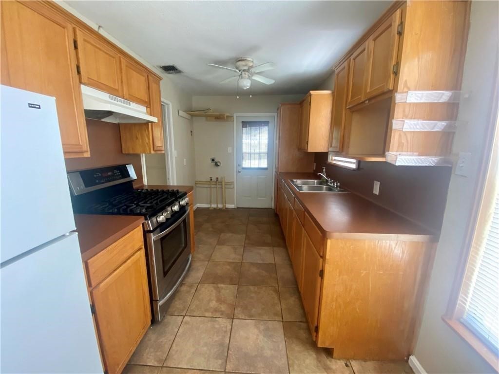 233 Eastgate Dr Property Photo 3