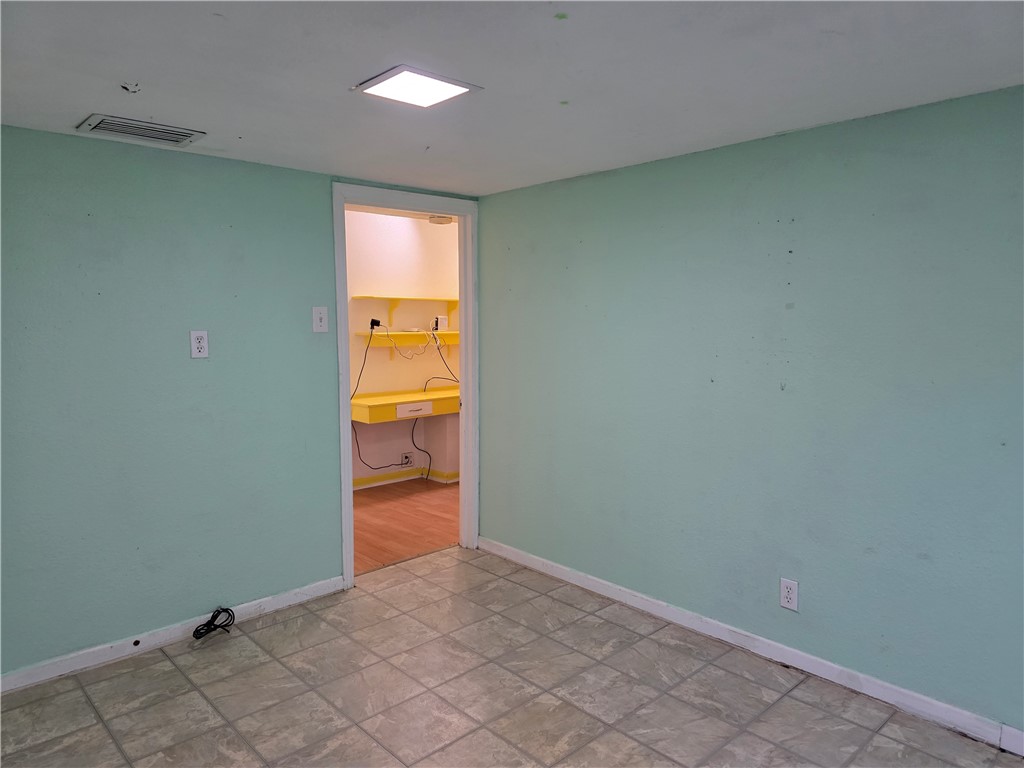 325 S Saunders St S Property Photo 35