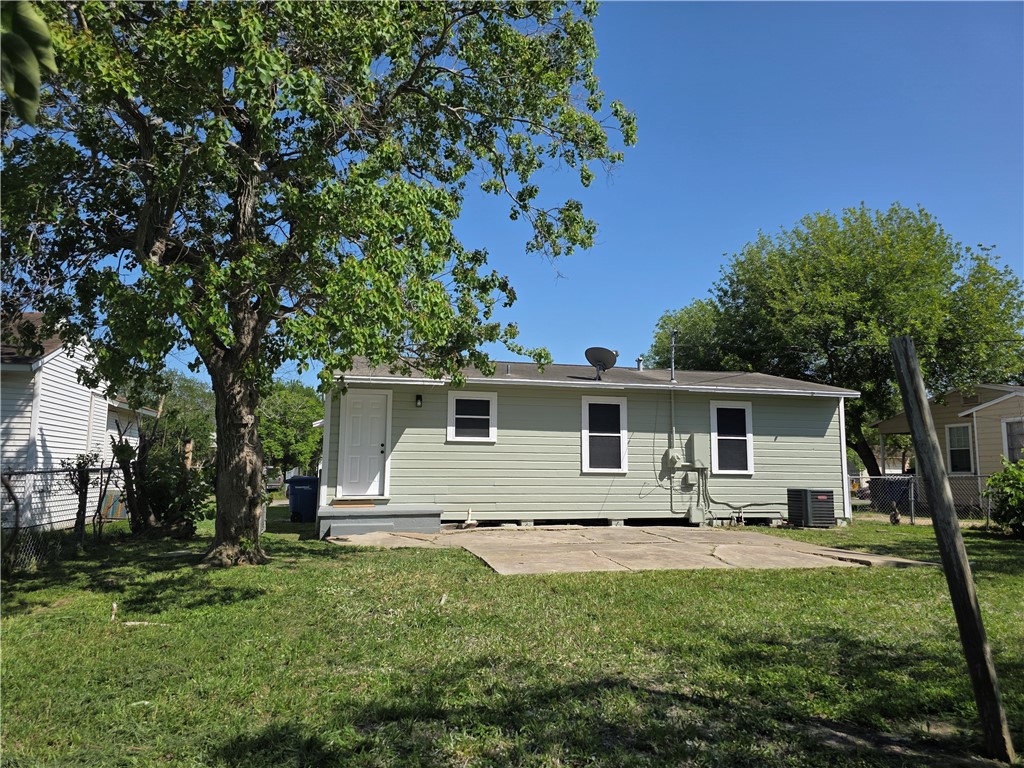 1535 Daytona Dr Property Photo 5