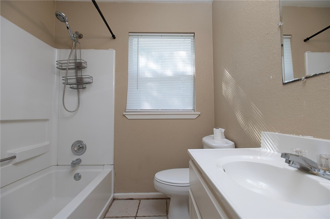 1005 Ronald Dr Property Photo 4