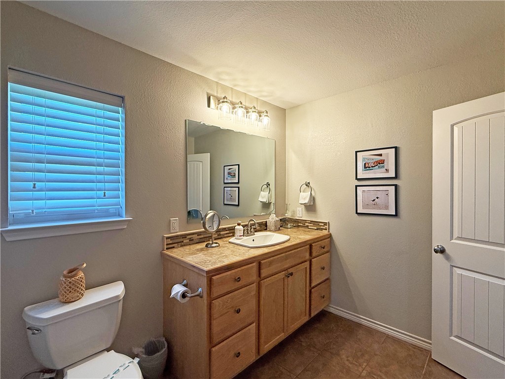 1020 S Live Oak St Property Photo 13
