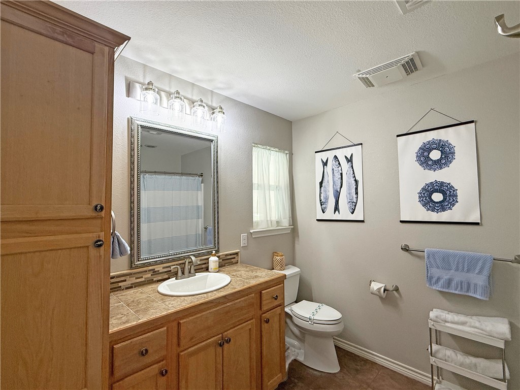 1020 S Live Oak St Property Photo 18