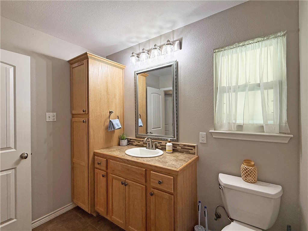 1020 S Live Oak St Property Photo 20