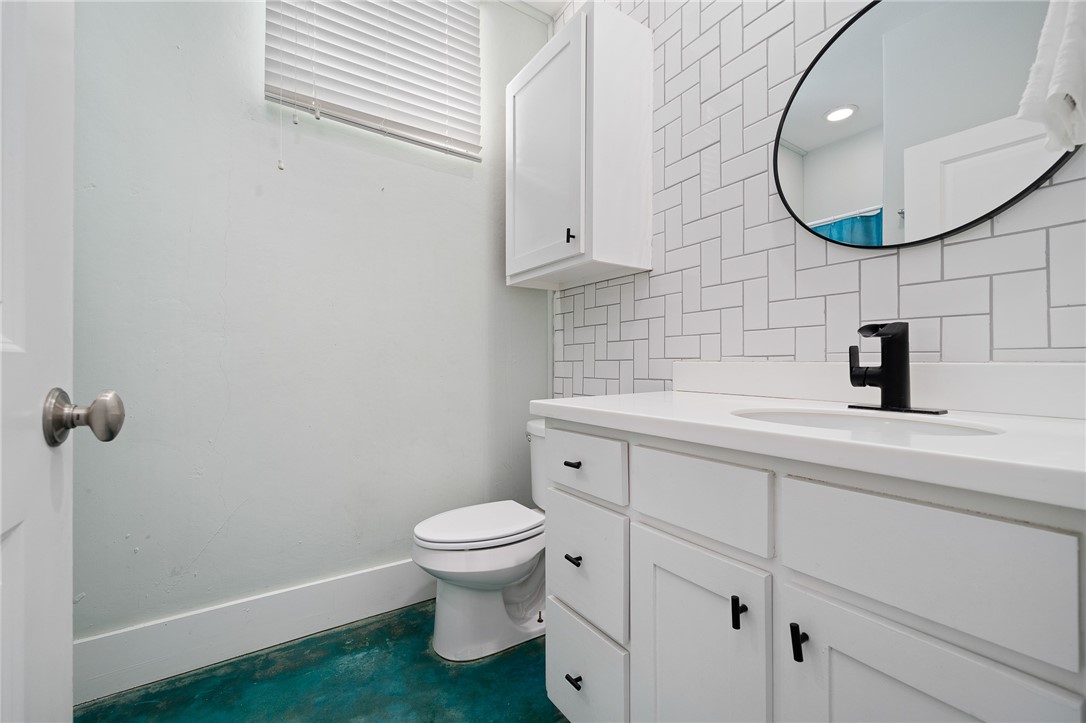 310 E 10th St 6 Property Photo 19