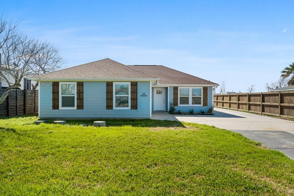 215 W Speckled Trout Property Photo 1