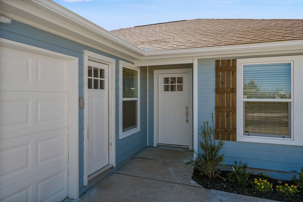 215 W Speckled Trout Property Photo 4