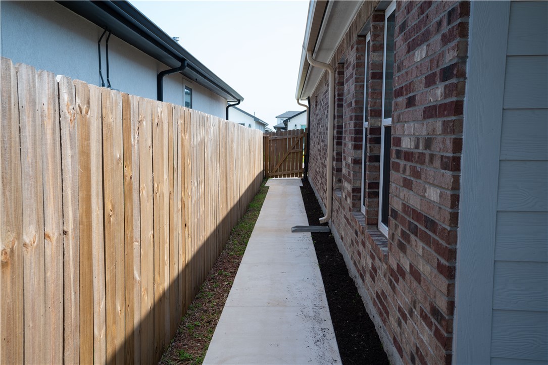 3913 Fold Property Photo 38