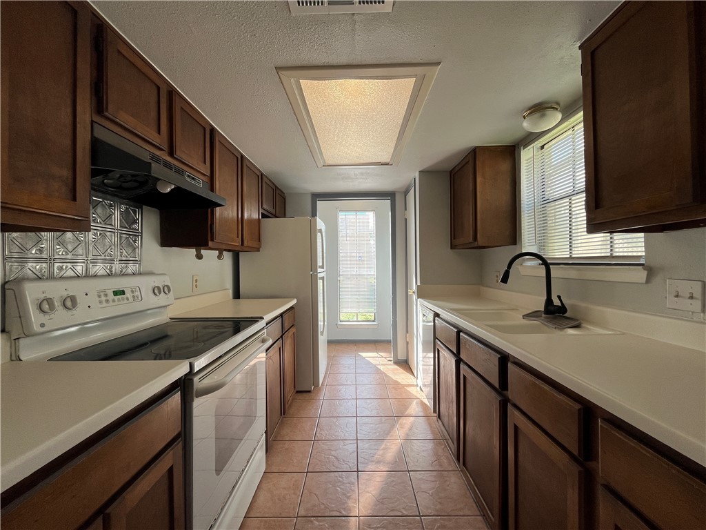 2309 Capitan Dr Property Photo 7
