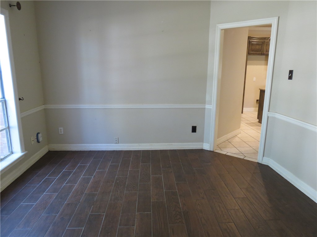 7810 Damsel St Property Photo 5
