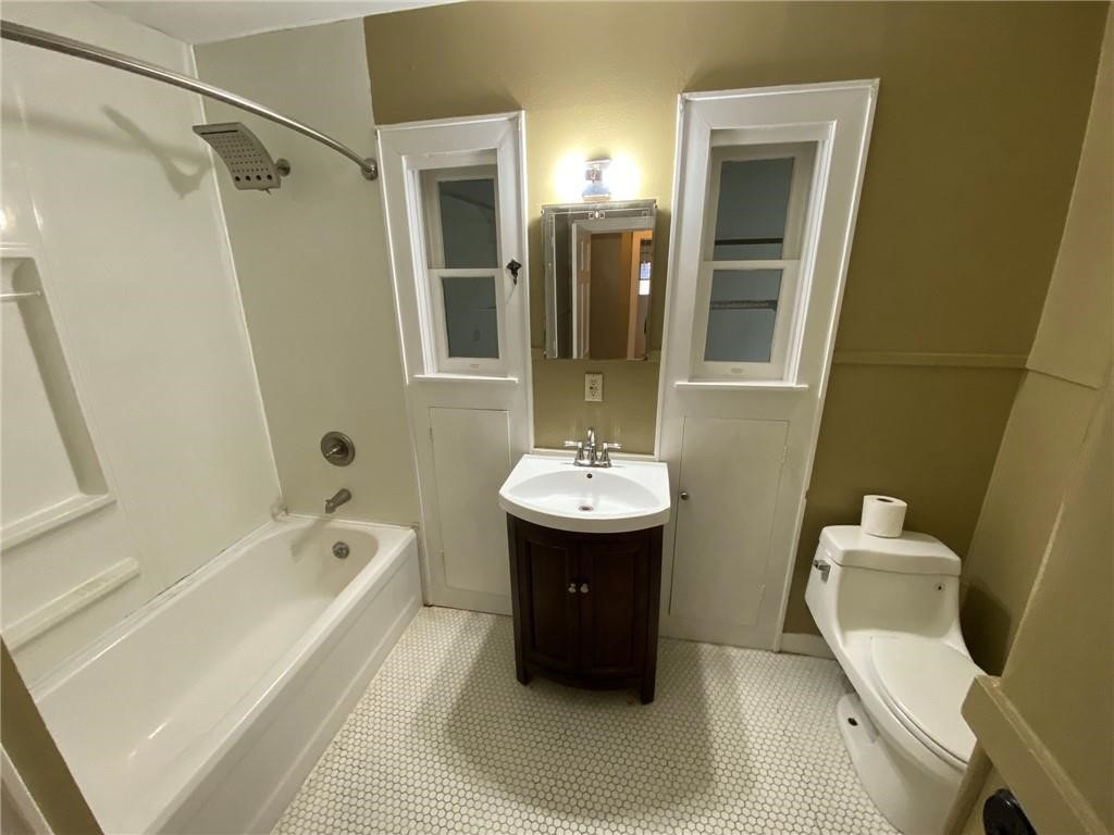 209 S Whitney St Property Photo 11