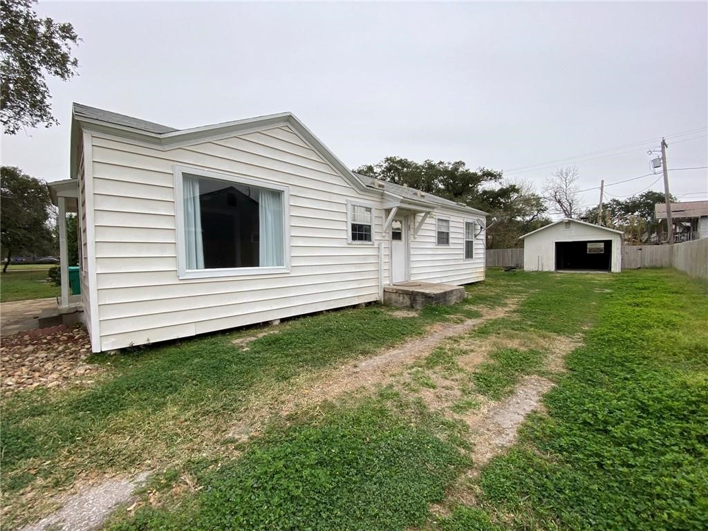 209 S Whitney St Property Photo 16