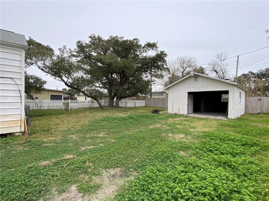 209 S Whitney St Property Photo 17