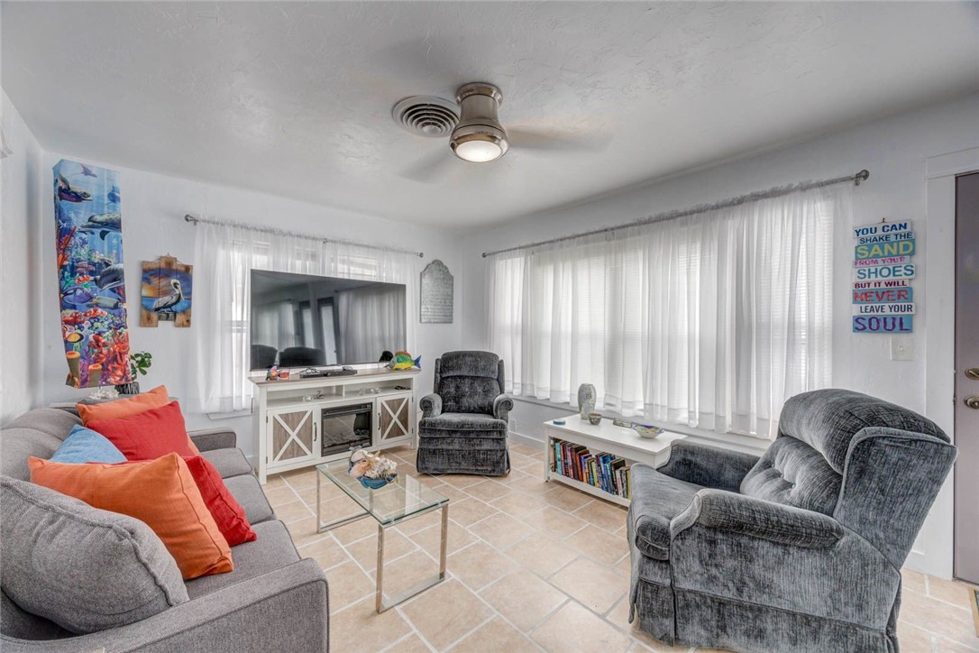 2553 Avenue C Property Photo 6