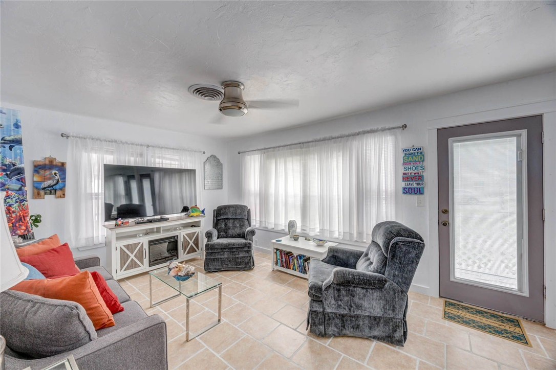 2553 Avenue C Property Photo 7