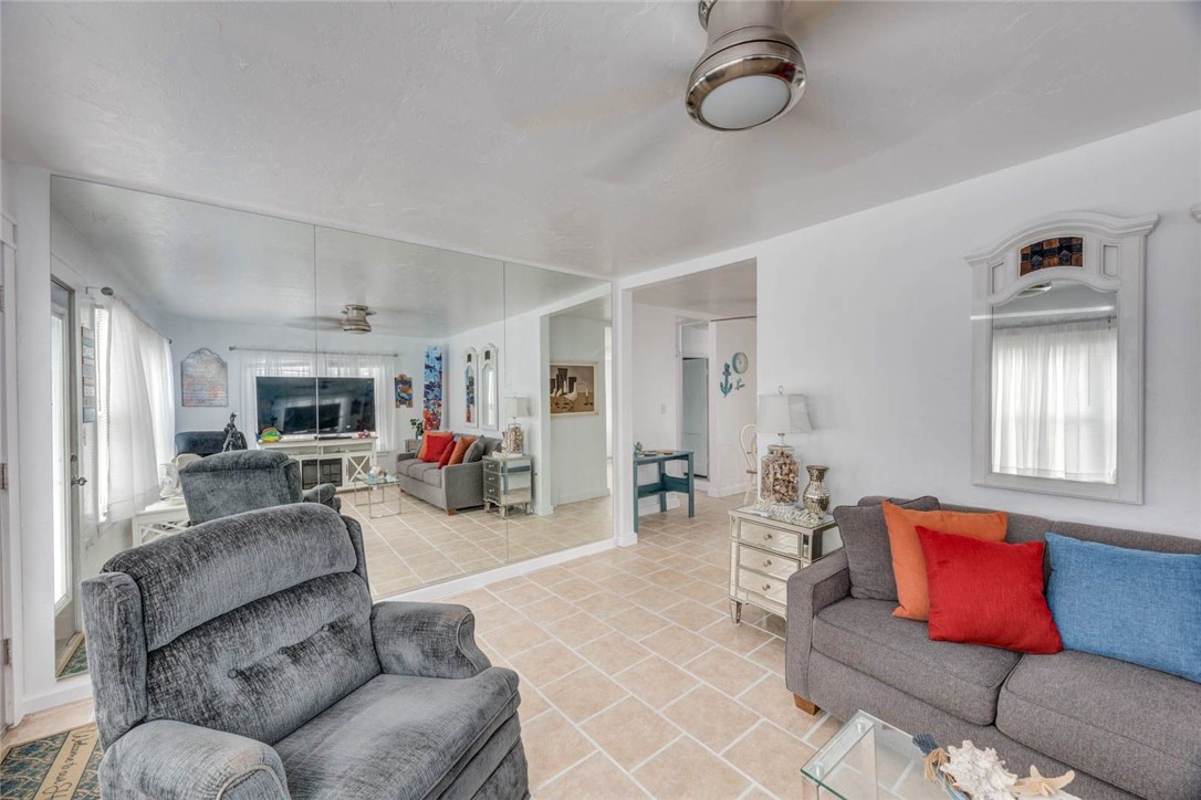2553 Avenue C Property Photo 9