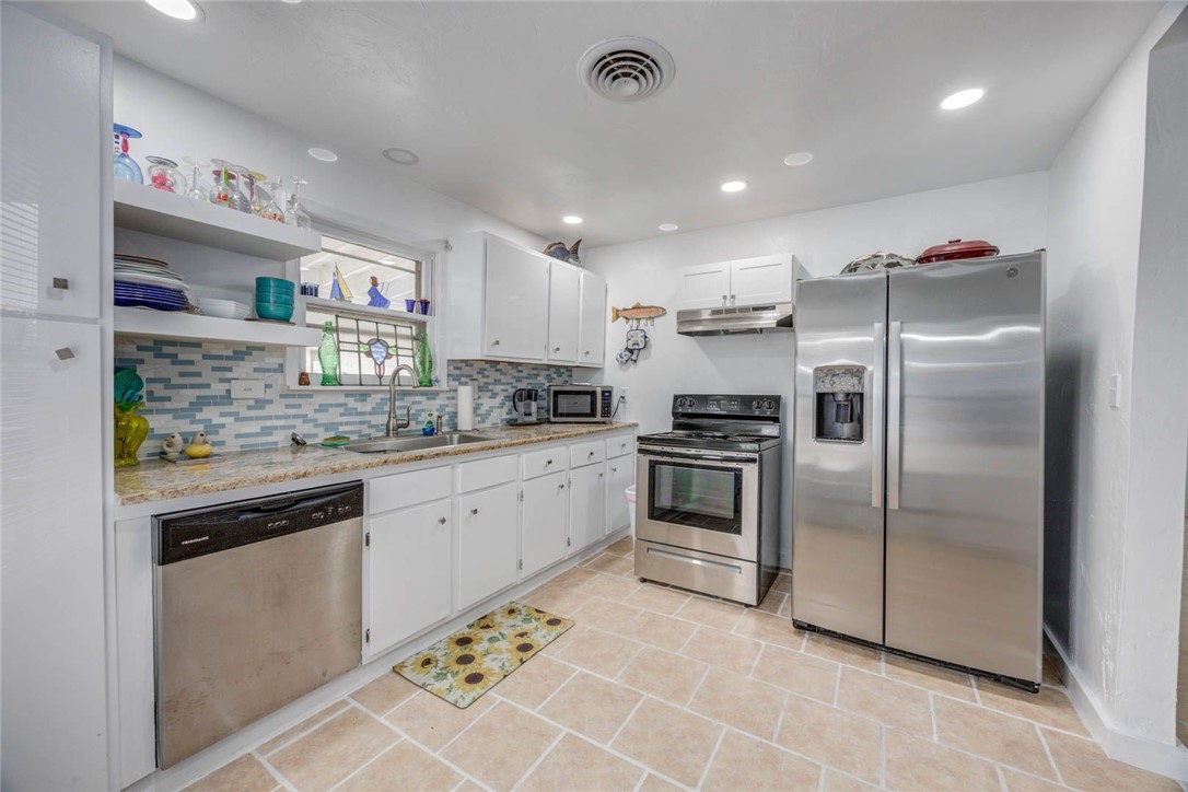 2553 Avenue C Property Photo 13