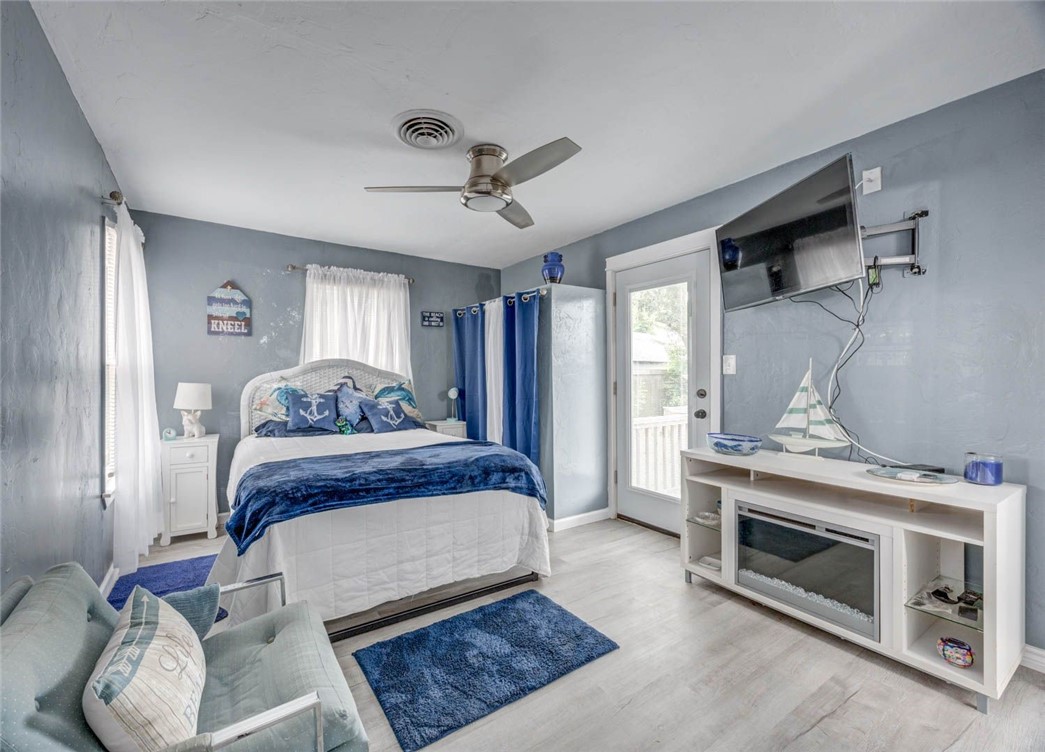 2553 Avenue C Property Photo 17