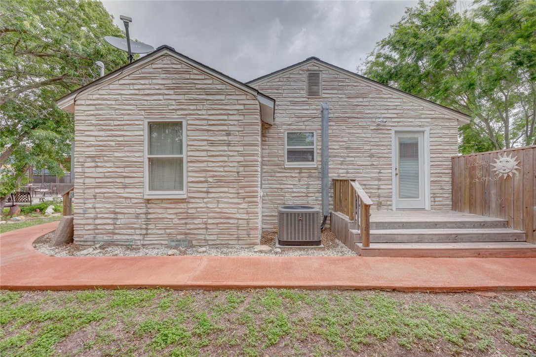 2553 Avenue C Property Photo 27