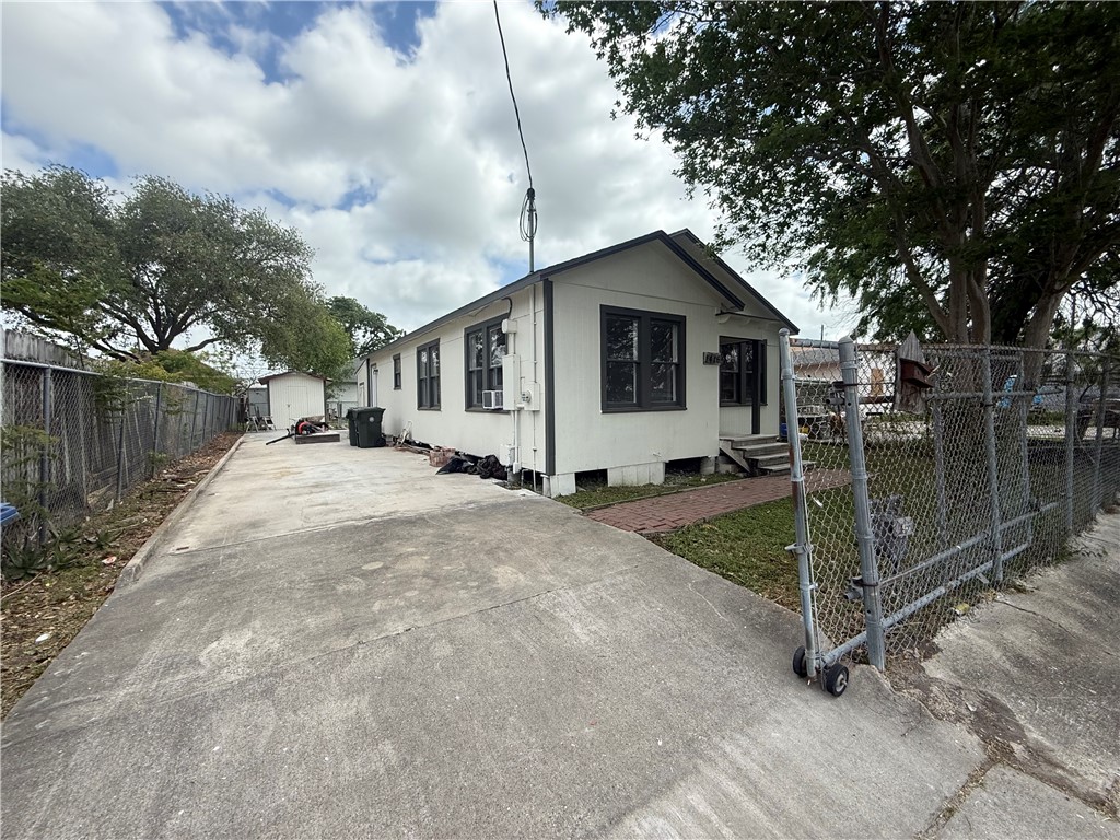 1416 Date St Property Photo 1