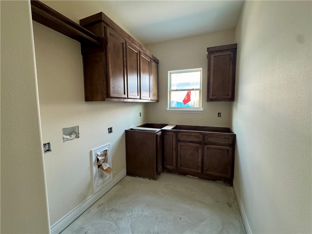 9534 Royal Oak Dr Property Photo 8
