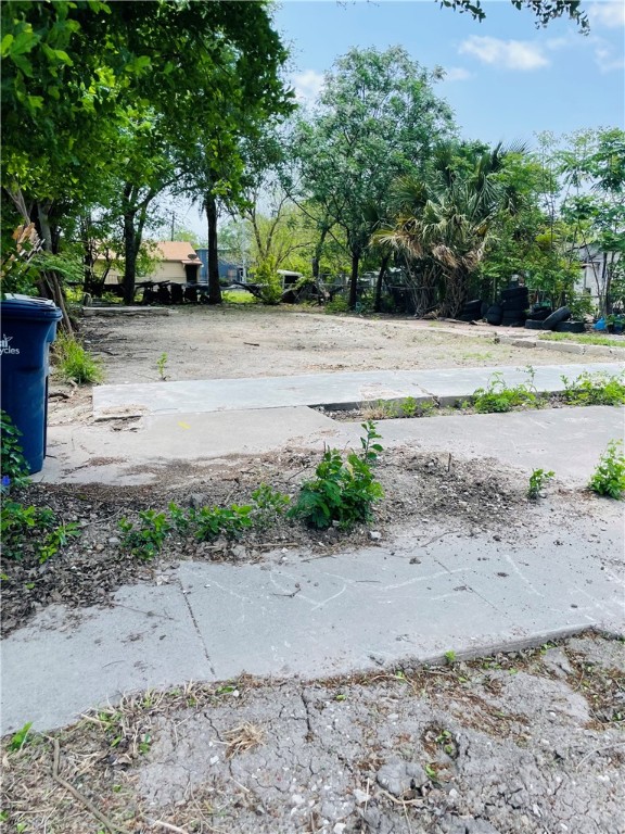 2303 Coleman Ave Property Photo 2