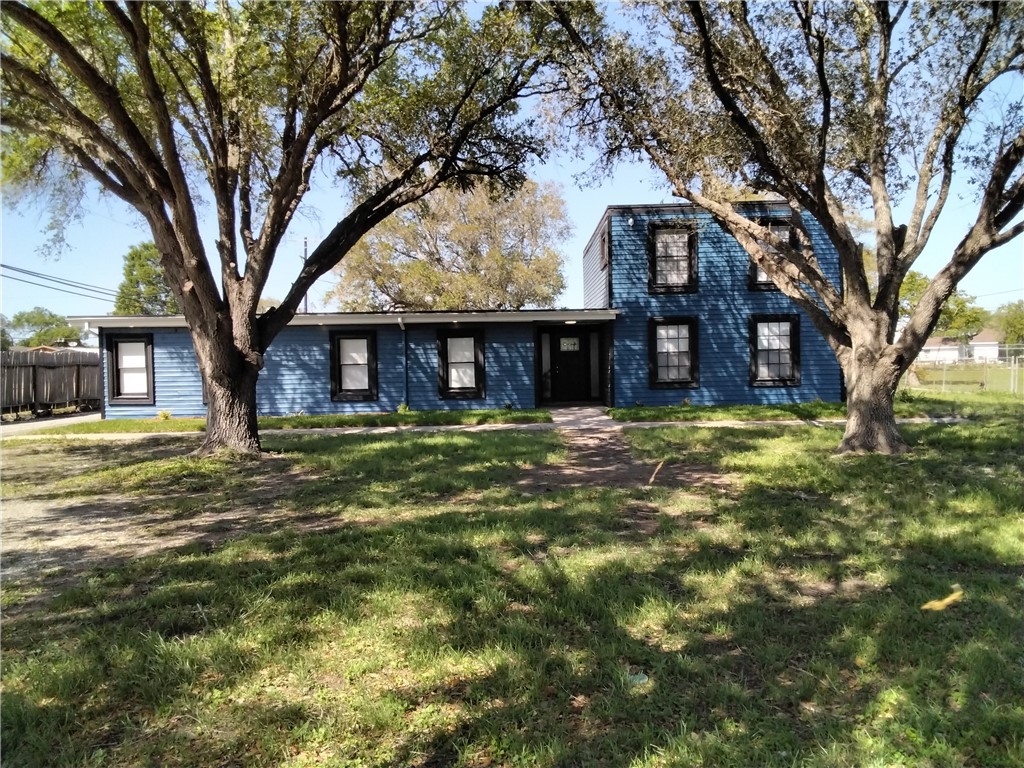 9918 Leopard St Property Photo