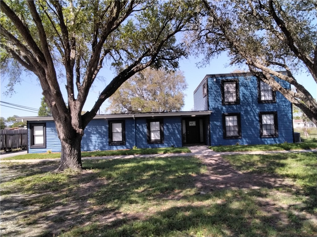 9918 Leopard St Property Photo 2