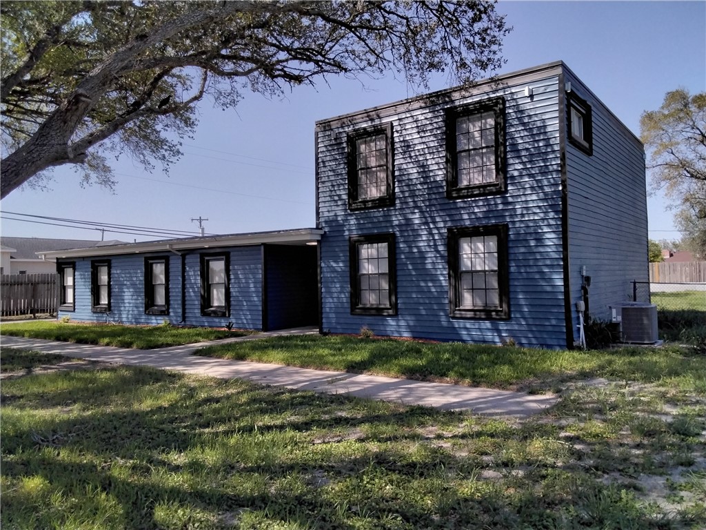 9918 Leopard St Property Photo 3