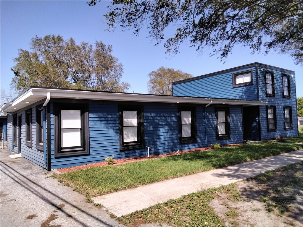 9918 Leopard St Property Photo 4